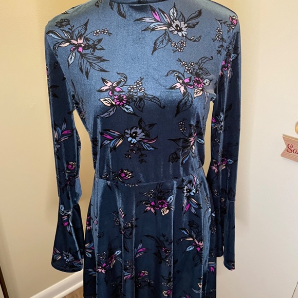 Holiday Dress - Picture 8 of 15